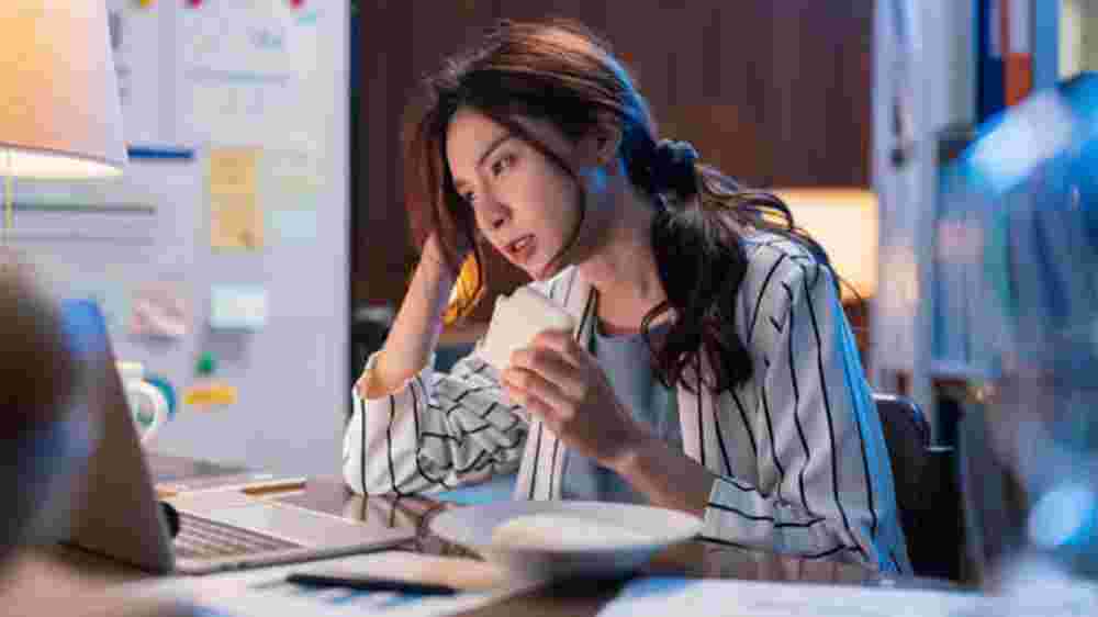 Cara Menjaga Kesehatan Mental Di Era Digital - Berartinya Melindungi Kesehatan Psikologis di Tengah Derasnya Data Digital.