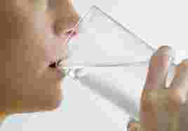 Dampak Kurang Minum Air Bagi Kesehatan Tubuh = Akibat Minus Kekurangan Larutan dalam Badan serta Berartinya