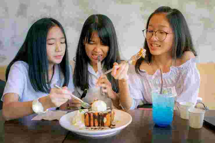 Pola Makan Sehat Untuk Remaja Aktif Sehari Hari - Era anak muda merupakan rentang waktu kencana dalam hidup seorang.