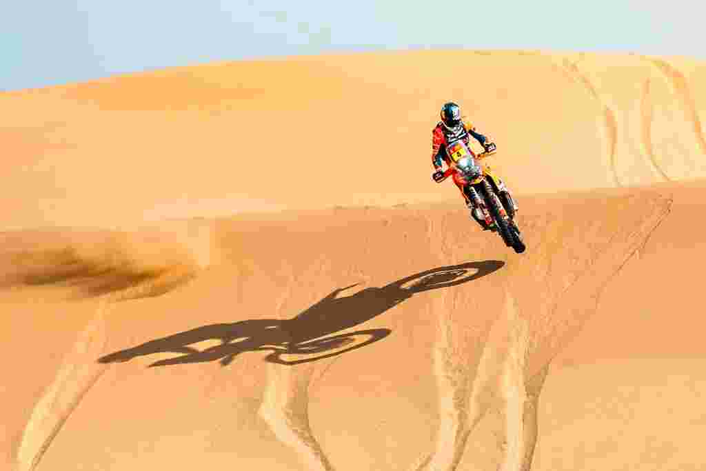 Sanders Tak Tergoyahkan di Gumuk Pasir Dakar - Daniel Sanders tak tergoyahkan di medan gumuk pasir etape ketujuh