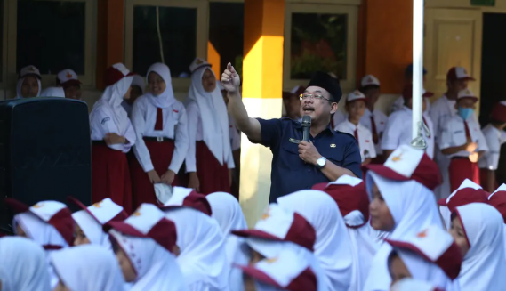 Sekolah di Jakarta Kirimkan Data Ijazah Tertahan