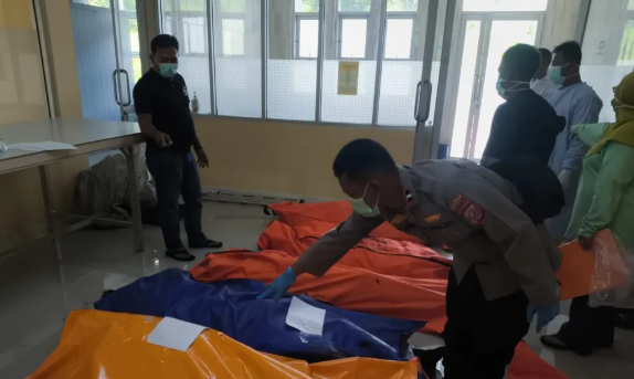 Akhir Hidup Para Pemburu Besi, Direnggut Dentuman Amunisi