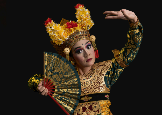 Adat Lokal dalam Pusaran Digital