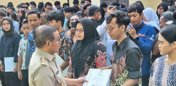 Menyirat Asa Dengan Ijazah
