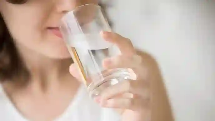 Minum Air Putih Cukup Membantu Menjaga Konsentrasi - Air merupakan keinginan bawah orang. Badan kita beberapa