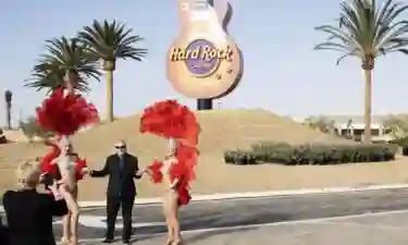 Hard Rock Casino Tejon, yang akan dibuka pada hari Kamis, memperkenalkan gitar ikonik dengan gadis panggung dan doa
