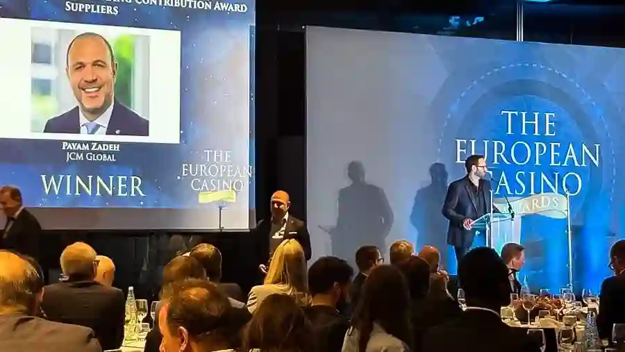 Casino International memberikan penghargaan kepada eksekutif JCM Global, Payam Zadeh